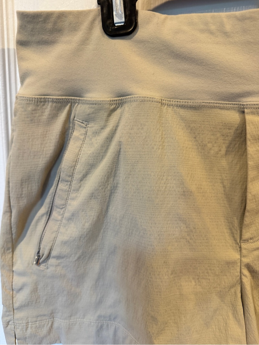 Athleta Trekkie North Shorts 14 Khaki Hiking Travel Golf Zip Pocket Outdoor - Picture 4 of 12